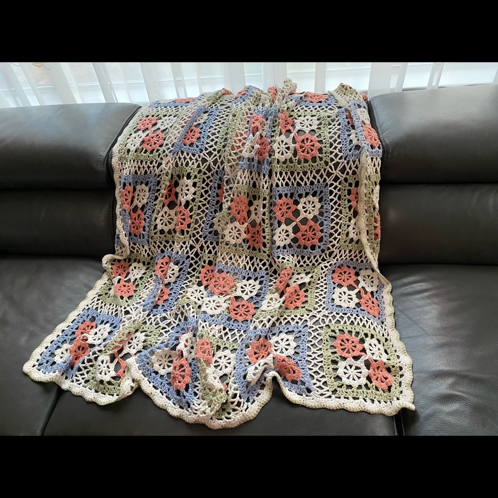 Vintage Imperial Elegance Crochet Afghan Throw Floral Granny Square